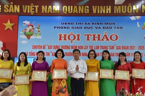 Thị xã Kinh Môn tổ chức Hội thảo chuyên đề “Xây dựng trường mầm non lấy trẻ làm trung tâm” giai đoạn 2021-2025 và tổng kết Hội thi “Xây dựng trường mầm non xanh, an toàn, thân thiện” năm học 2021-2022